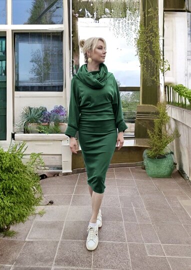 0 Edit dress so this season Emerald green