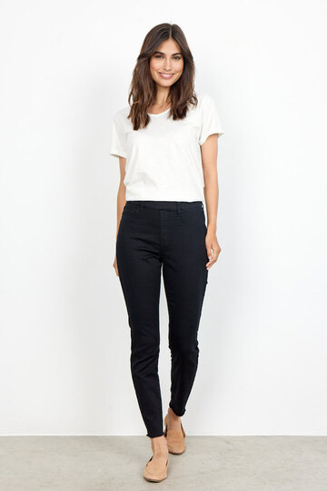 0 Nadira Jeggins Black