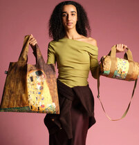 0 GUSTAV KLIMT The Kiss Recycled Medium Weekender