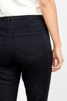 0 Nadira Jeggins Black