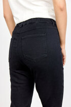 0 Nadira Jeggins Black
