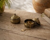 0 pieni pyöreä messinkirasia - Small round brass box